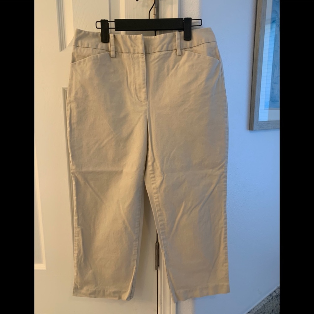 Cropped pant for women.